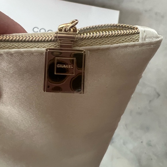 Chanel Coco Mademoiselle Cosmetic Case - Picture 4 of 6